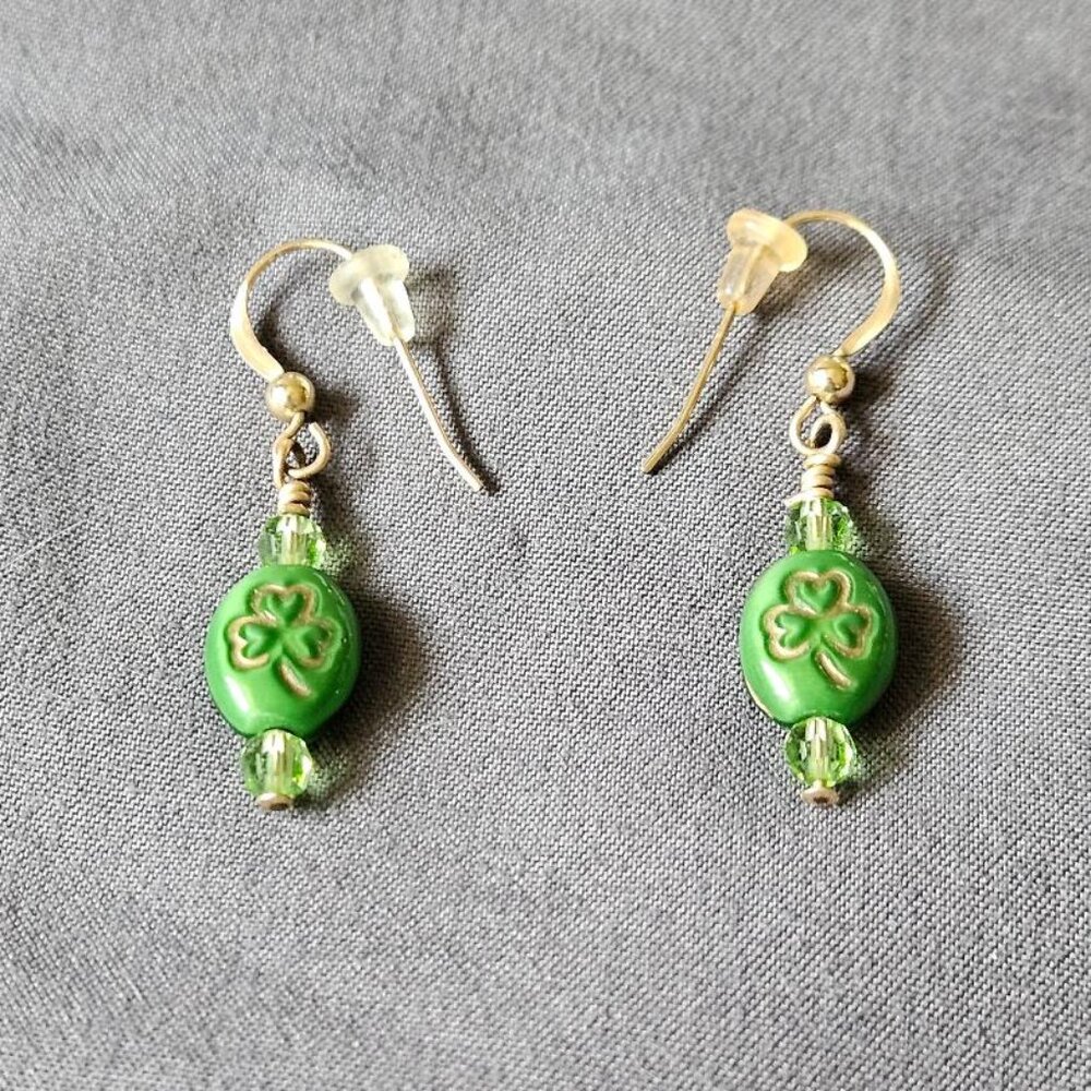 Green Gold Shamrock Dangle Earrings – St Patrick’s Day Glass Drop Statement
